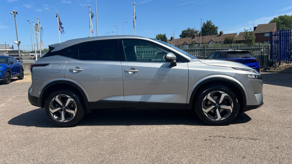 Nissan Qashqai 1.3 DiG-T MH 158 N-Connecta 5dr Xtronic Petrol Hatchback - Image 28