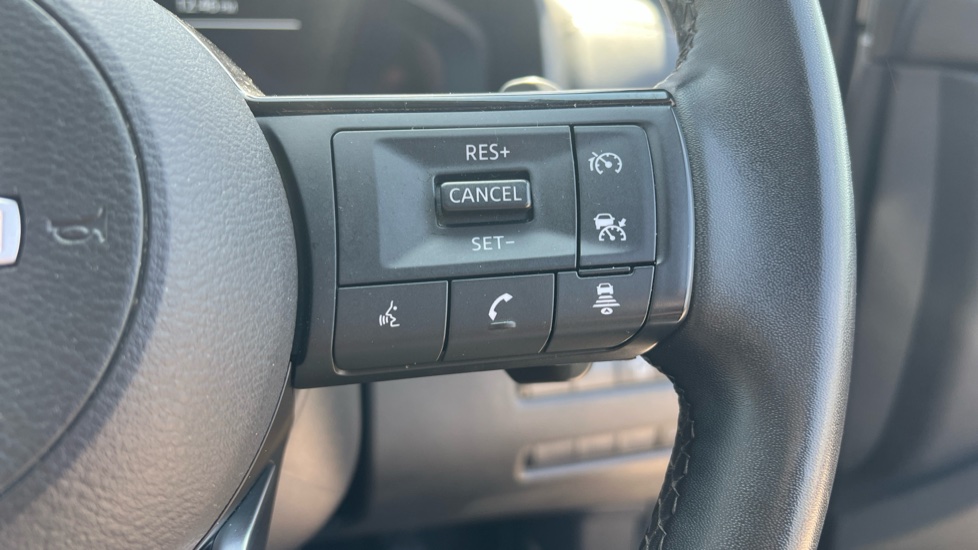 Nissan Qashqai 1.3 DiG-T MH 158 N-Connecta 5dr Xtronic Petrol Hatchback - Image 34