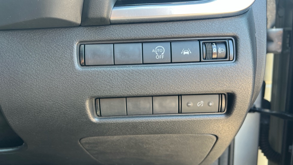 Nissan Qashqai 1.3 DiG-T MH 158 N-Connecta 5dr Xtronic Petrol Hatchback - Image 46