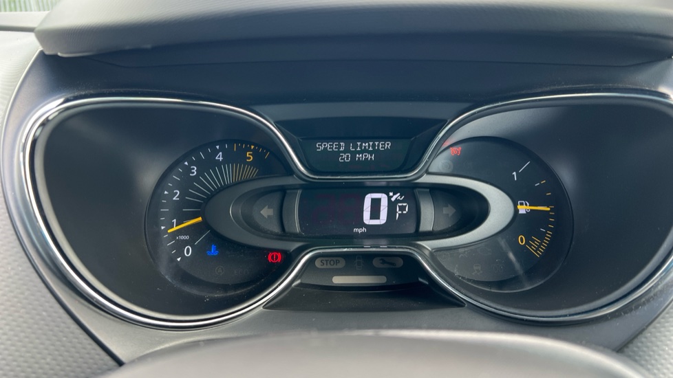 Renault Captur 1.5 dCi 90 Dynamique S Nav 5dr Auto Diesel Hatchback - Image 18