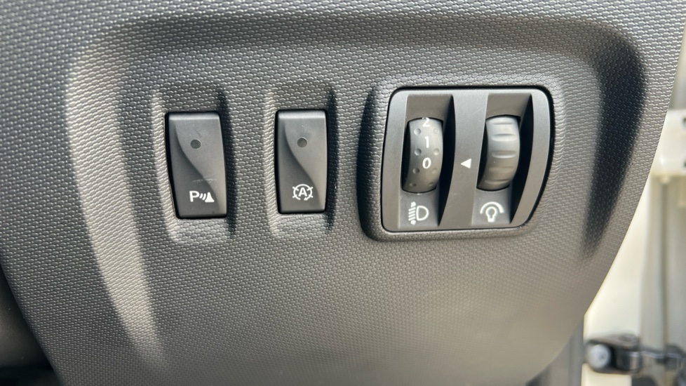 Renault Captur 1.5 dCi 90 Dynamique S Nav 5dr Auto Diesel Hatchback - Image 27