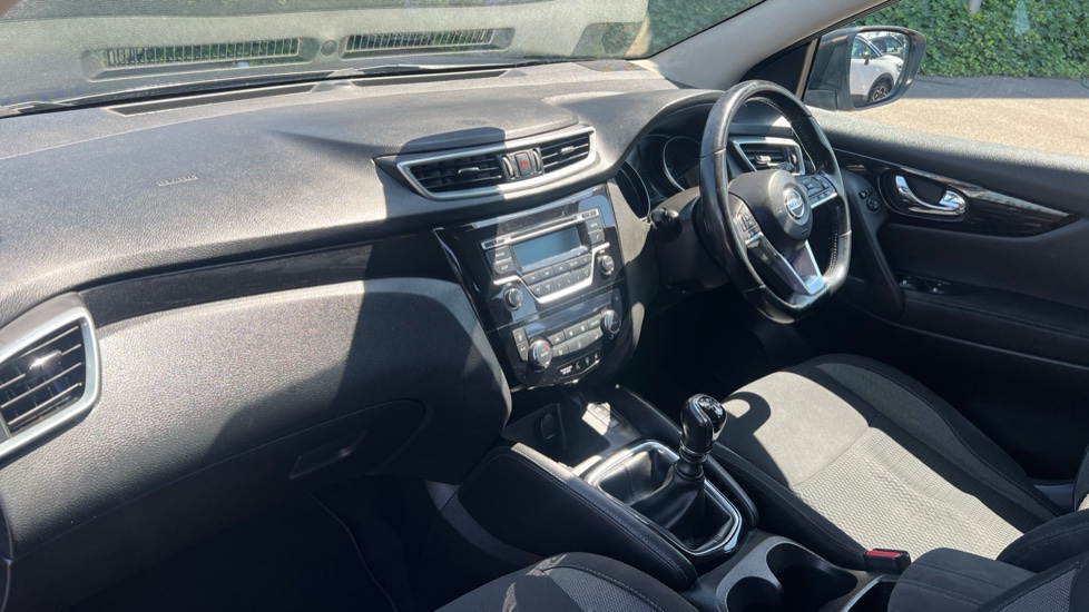 Nissan Qashqai 1.2 DiG-T Acenta 5dr Petrol Hatchback - Image 9