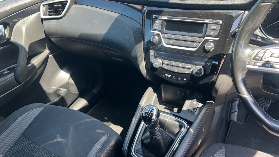 Nissan Qashqai 1.2 DiG-T Acenta 5dr Petrol Hatchback - Image 14