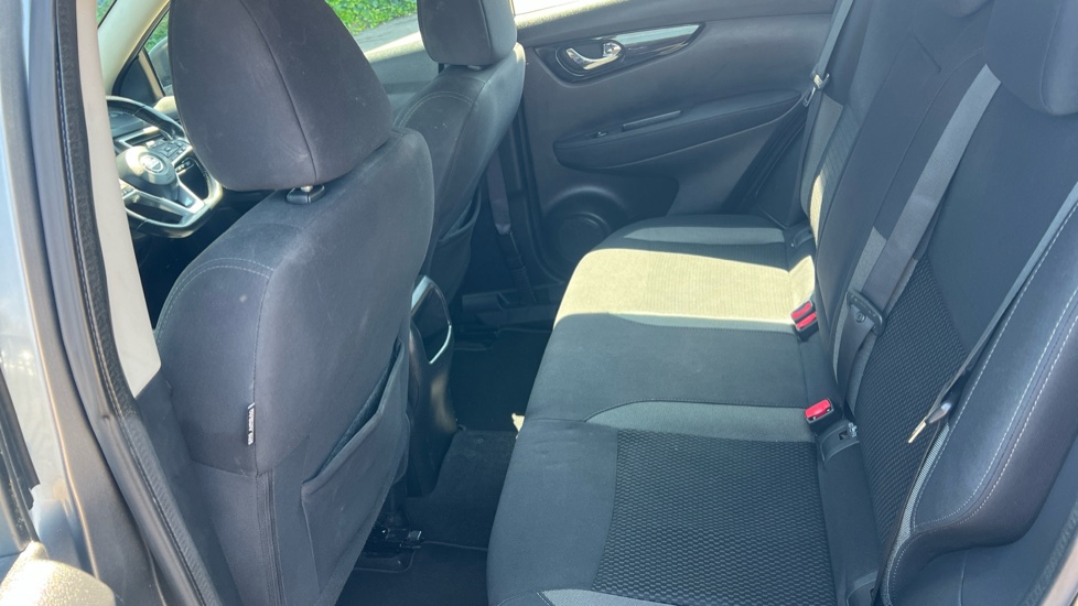 Nissan Qashqai 1.2 DiG-T Acenta 5dr Petrol Hatchback - Image 16