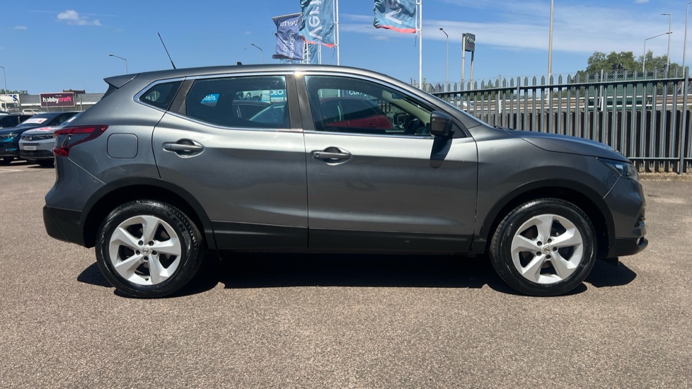 Nissan Qashqai 1.2 DiG-T Acenta 5dr Petrol Hatchback - Image 28