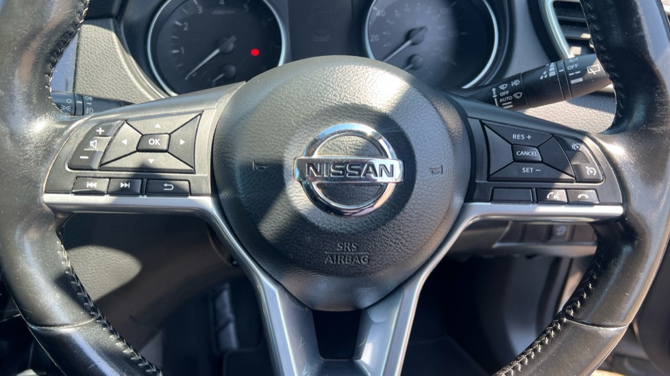 Nissan Qashqai 1.2 DiG-T Acenta 5dr Petrol Hatchback - Image 33