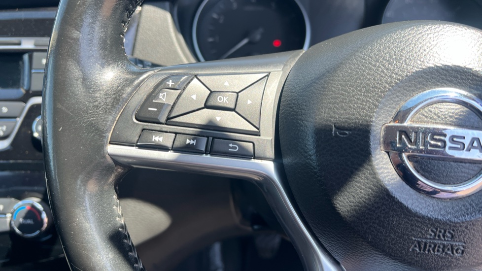 Nissan Qashqai 1.2 DiG-T Acenta 5dr Petrol Hatchback - Image 35