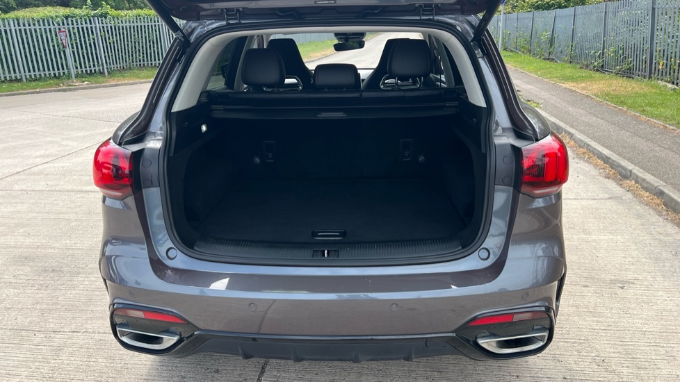 MG HS 1.5 T-GDI Trophy 5dr DCT Petrol Hatchback - Image 4
