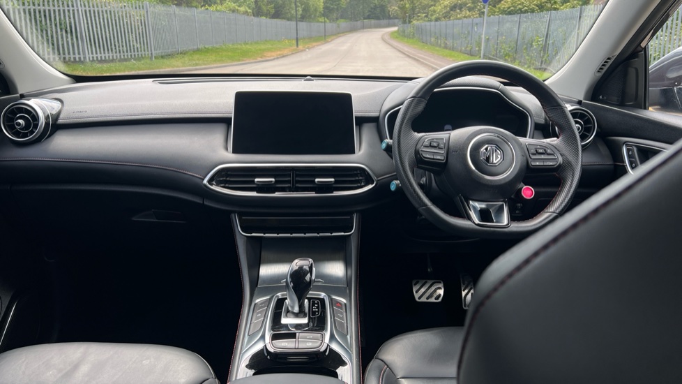 MG HS 1.5 T-GDI Trophy 5dr DCT Petrol Hatchback - Image 10