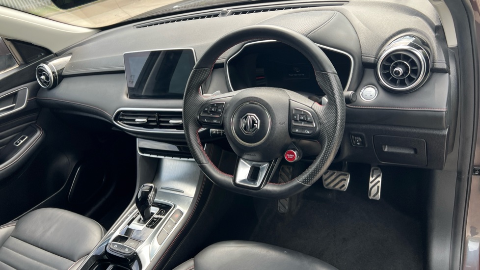 MG HS 1.5 T-GDI Trophy 5dr DCT Petrol Hatchback - Image 11