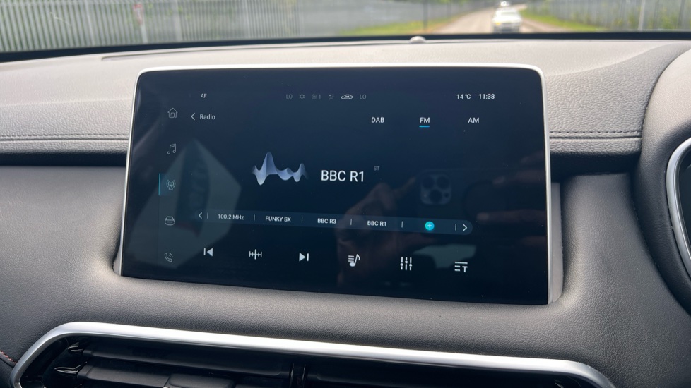 MG HS 1.5 T-GDI Trophy 5dr DCT Petrol Hatchback - Image 12