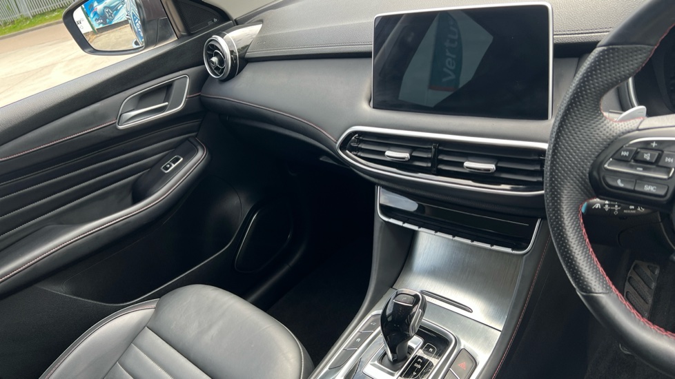 MG HS 1.5 T-GDI Trophy 5dr DCT Petrol Hatchback - Image 14