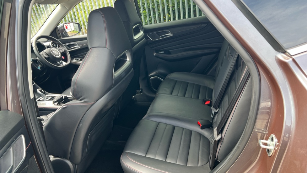 MG HS 1.5 T-GDI Trophy 5dr DCT Petrol Hatchback - Image 16