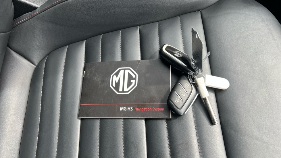 MG HS 1.5 T-GDI Trophy 5dr DCT Petrol Hatchback - Image 19
