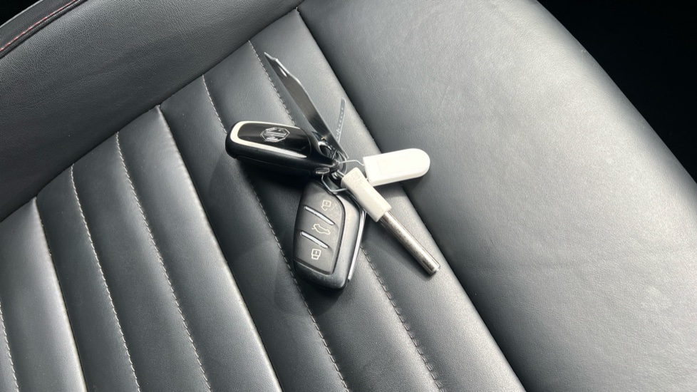MG HS 1.5 T-GDI Trophy 5dr DCT Petrol Hatchback - Image 20