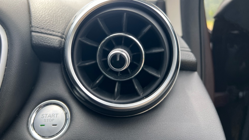 MG HS 1.5 T-GDI Trophy 5dr DCT Petrol Hatchback - Image 26