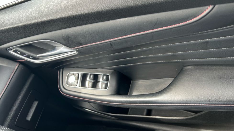 MG HS 1.5 T-GDI Trophy 5dr DCT Petrol Hatchback - Image 30