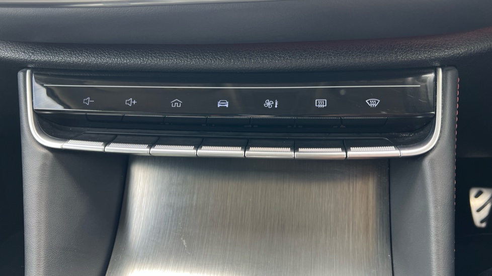 MG HS 1.5 T-GDI Trophy 5dr DCT Petrol Hatchback - Image 32