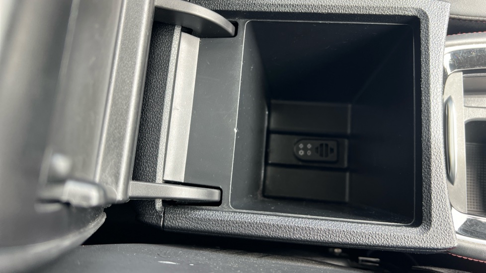 MG HS 1.5 T-GDI Trophy 5dr DCT Petrol Hatchback - Image 35