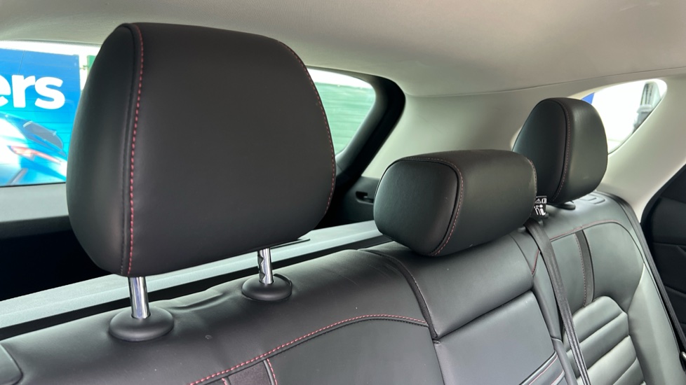 MG HS 1.5 T-GDI Trophy 5dr DCT Petrol Hatchback - Image 47