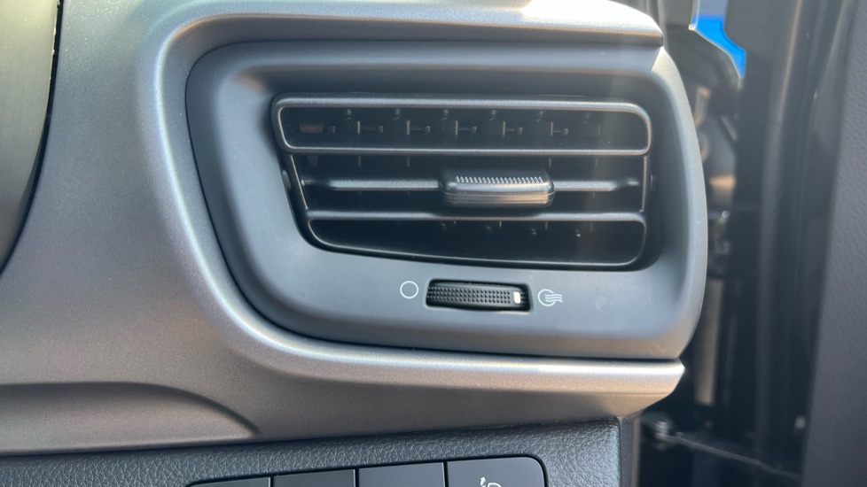 Kia Stonic 1.0T GDi 99 2 5dr DCT Petrol Estate - Image 38
