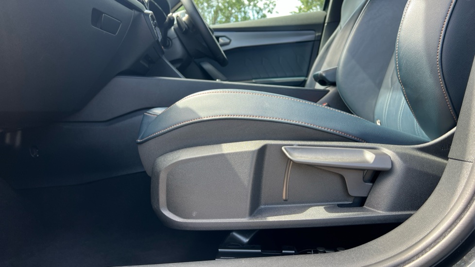 CUPRA Formentor 1.4 eHybrid 204 V2 5dr DSG Estate - Image 32