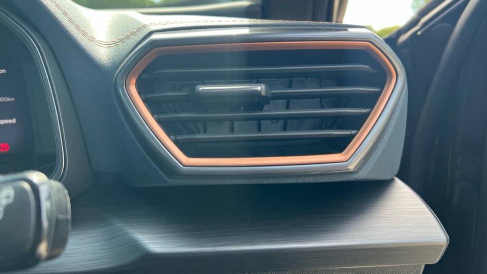 CUPRA Formentor 1.4 eHybrid 204 V2 5dr DSG Estate - Image 38
