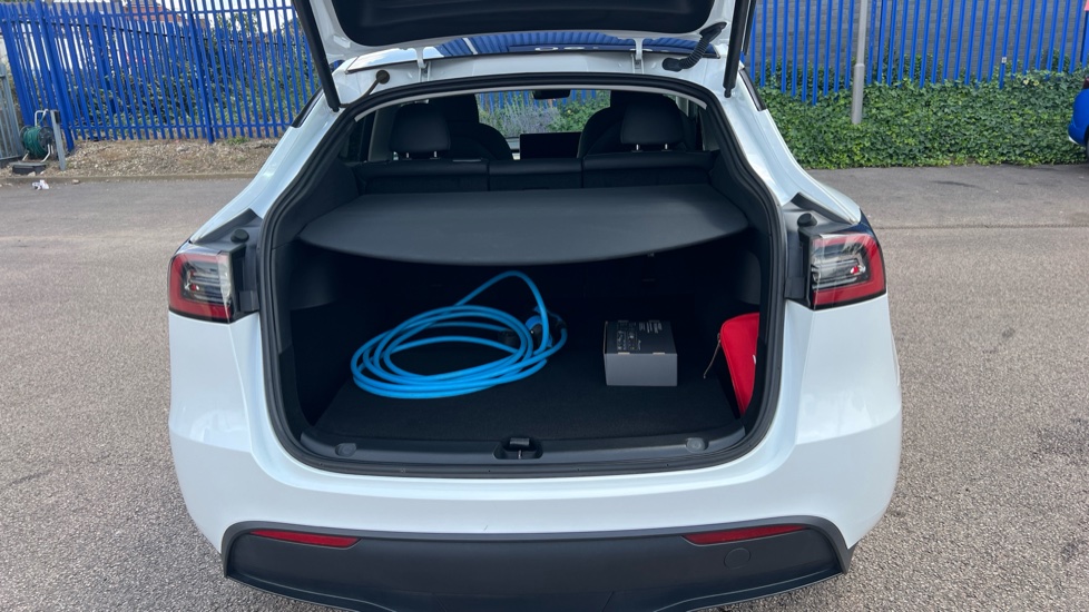 Tesla Model Y Long Range AWD 5dr Auto Electric Hatchback - Image 4