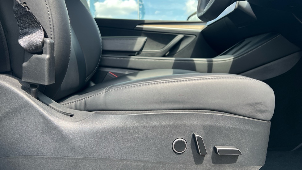 Tesla Model Y Long Range AWD 5dr Auto Electric Hatchback - Image 29