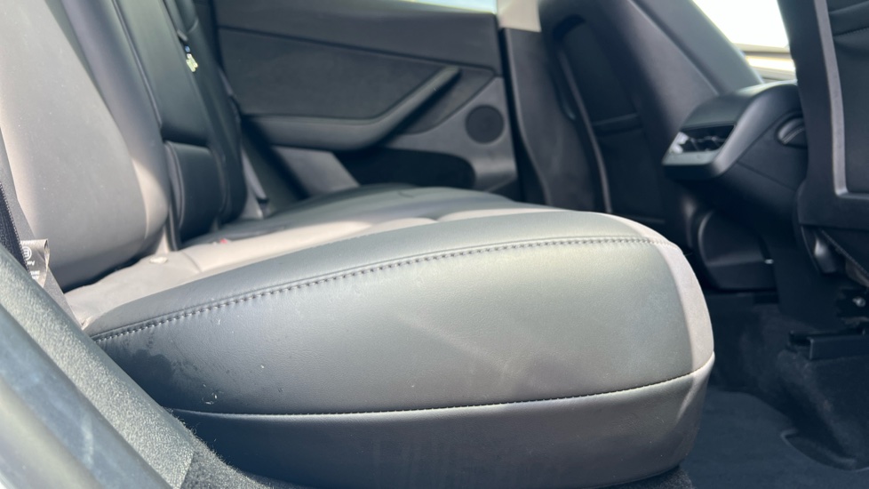 Tesla Model Y Long Range AWD 5dr Auto Electric Hatchback - Image 30