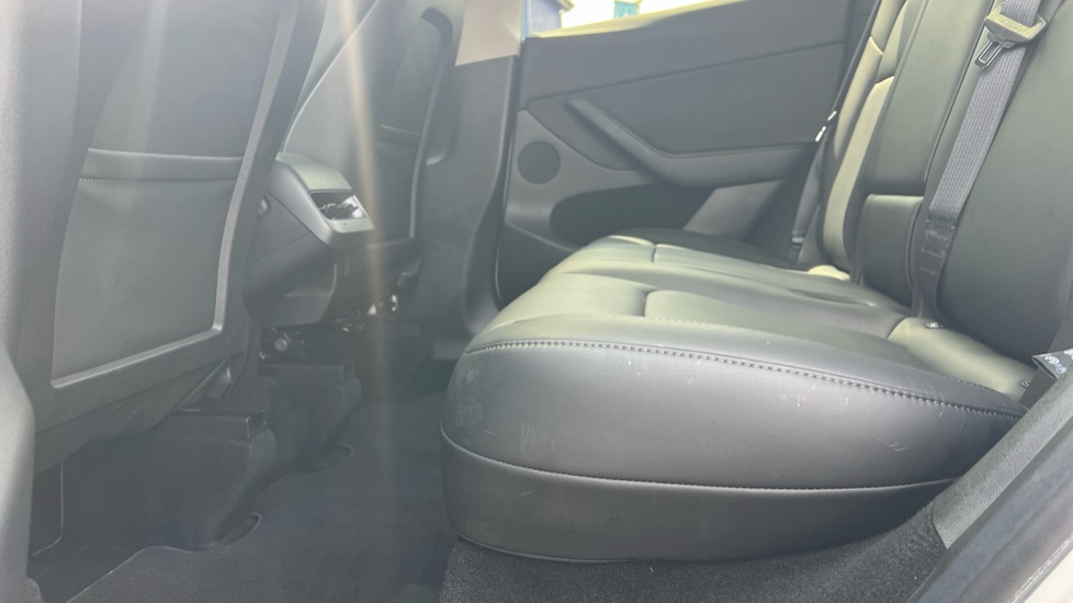 Tesla Model Y Long Range AWD 5dr Auto Electric Hatchback - Image 31