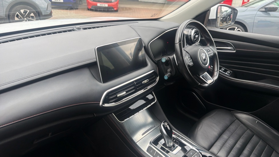 MG HS 1.5 T-GDI Trophy 5dr DCT Petrol Hatchback - Image 8