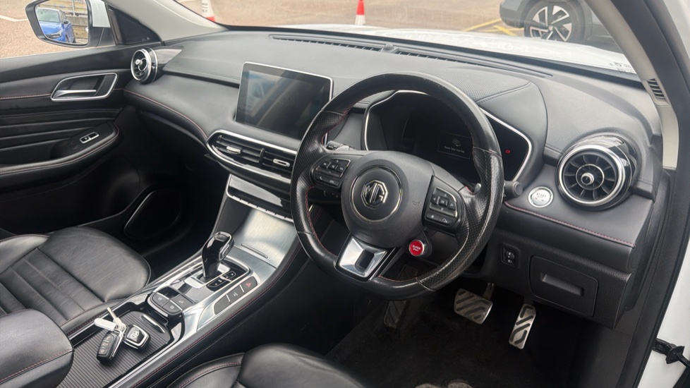 MG HS 1.5 T-GDI Trophy 5dr DCT Petrol Hatchback - Image 10