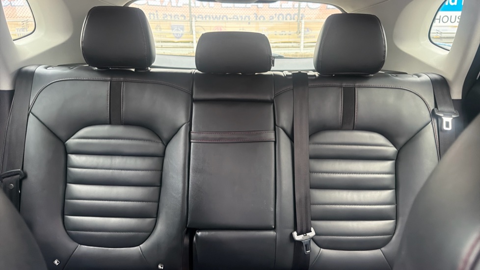 MG HS 1.5 T-GDI Trophy 5dr DCT Petrol Hatchback - Image 14