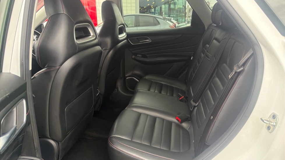 MG HS 1.5 T-GDI Trophy 5dr DCT Petrol Hatchback - Image 15