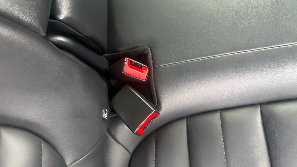 MG HS 1.5 T-GDI Trophy 5dr DCT Petrol Hatchback - Image 16