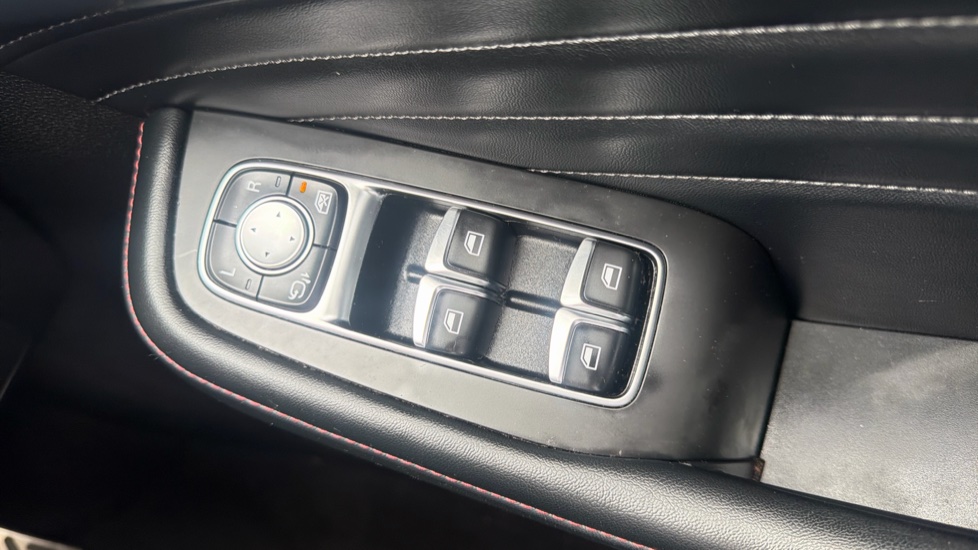 MG HS 1.5 T-GDI Trophy 5dr DCT Petrol Hatchback - Image 26