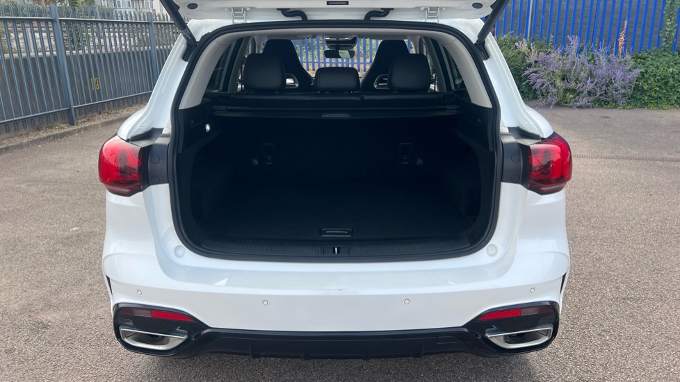 MG HS 1.5 T-GDI Trophy 5dr DCT Petrol Hatchback - Image 4