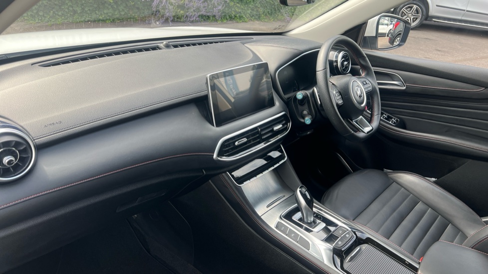 MG HS 1.5 T-GDI Trophy 5dr DCT Petrol Hatchback - Image 9