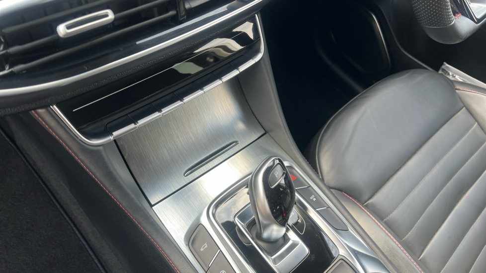 MG HS 1.5 T-GDI Trophy 5dr DCT Petrol Hatchback - Image 13