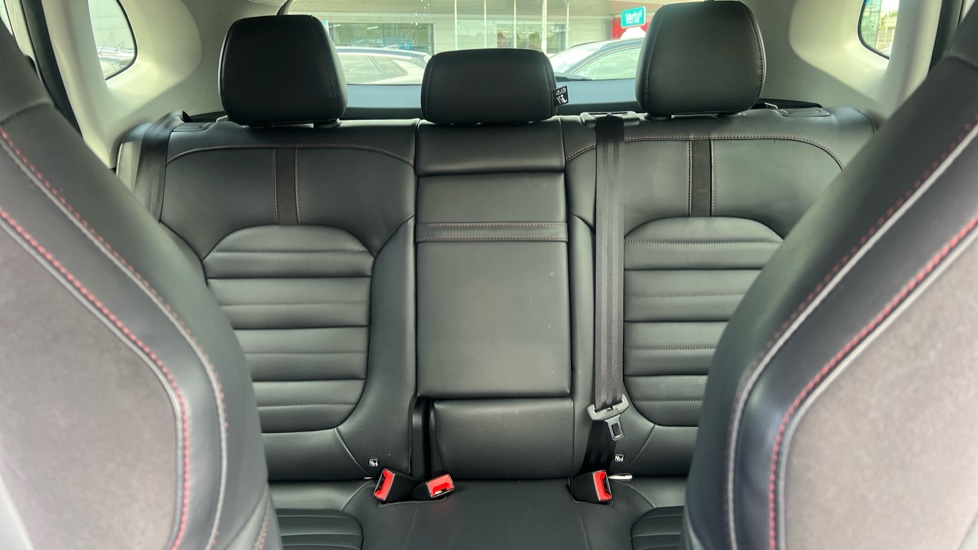 MG HS 1.5 T-GDI Trophy 5dr DCT Petrol Hatchback - Image 15