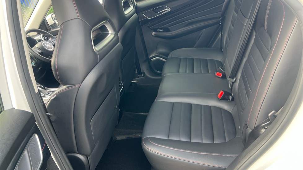 MG HS 1.5 T-GDI Trophy 5dr DCT Petrol Hatchback - Image 16