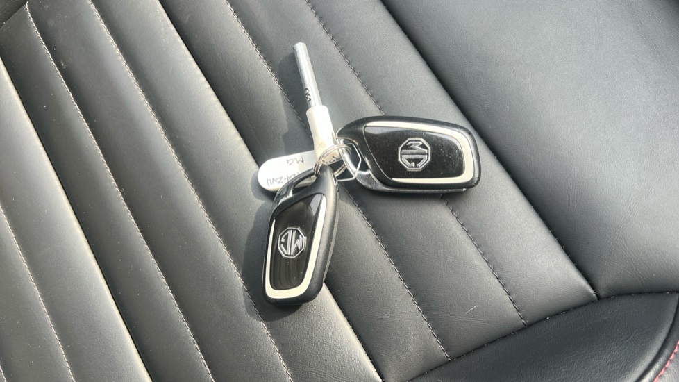 MG HS 1.5 T-GDI Trophy 5dr DCT Petrol Hatchback - Image 20