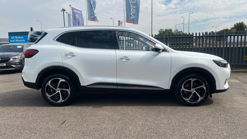 MG HS 1.5 T-GDI Trophy 5dr DCT Petrol Hatchback - Image 28