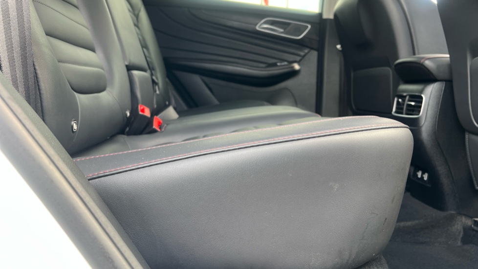 MG HS 1.5 T-GDI Trophy 5dr DCT Petrol Hatchback - Image 30