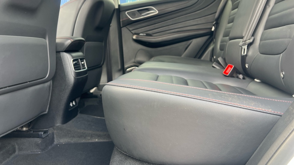 MG HS 1.5 T-GDI Trophy 5dr DCT Petrol Hatchback - Image 31