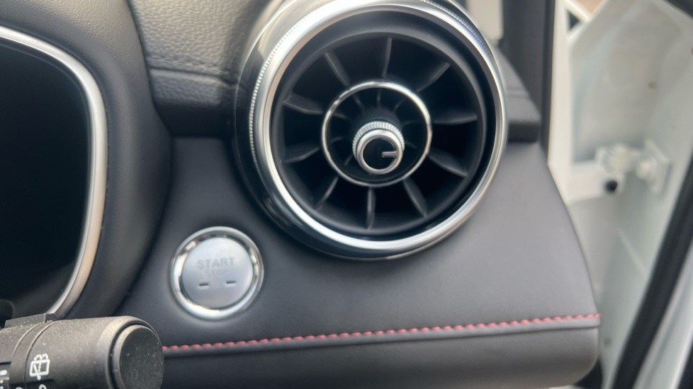 MG HS 1.5 T-GDI Trophy 5dr DCT Petrol Hatchback - Image 38