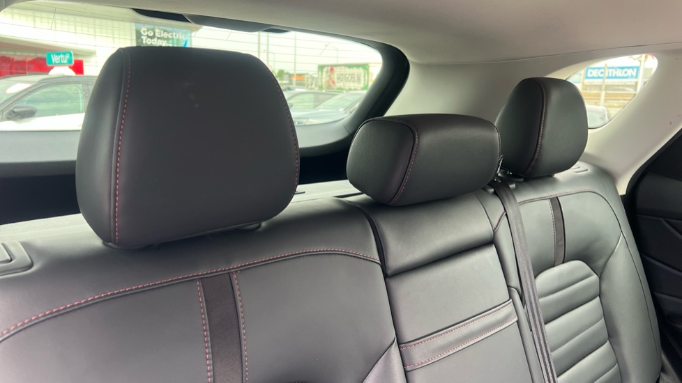 MG HS 1.5 T-GDI Trophy 5dr DCT Petrol Hatchback - Image 52