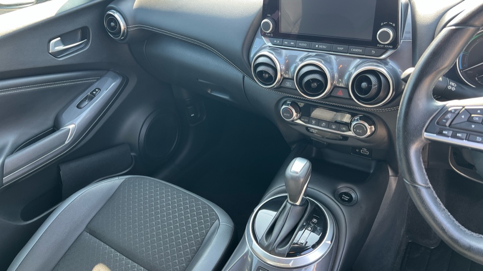 Nissan Juke 1.6 Hybrid N-Connecta 5dr Auto Hybrid Hatchback - Image 14
