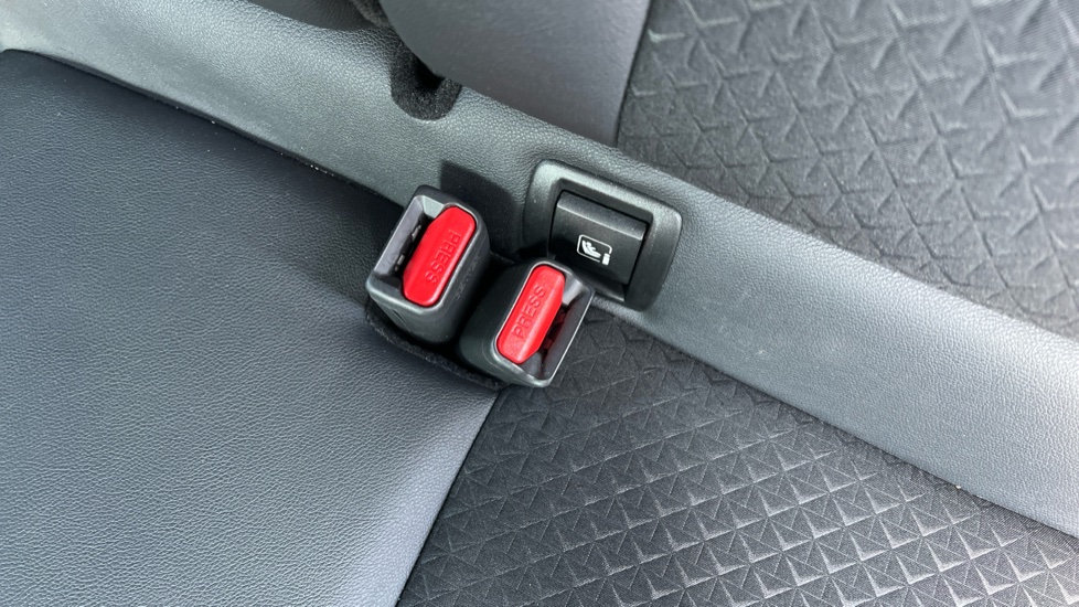 Nissan Juke 1.6 Hybrid N-Connecta 5dr Auto Hybrid Hatchback - Image 17